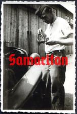 I11/45 WK2 ORIGINAL FOTO DEUTSCHER WEHRMACHT MECHANIKER REPARATUR FAHRZEUG