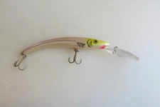 Lot #1500 Reef Runner Deep Diver 800 Series Rattle Crankbait VG Condition