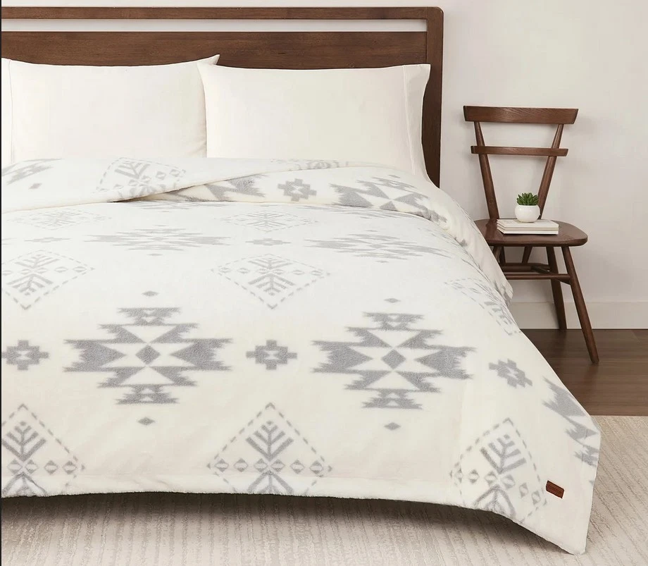 Pendleton Faux Fur Luxe Blanket QUEEN 98 in. x 92 in. Birch Tree Polyester New - Image 2 of 4