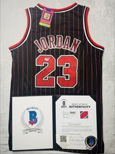 BECKETT Michael Jordan Signed Black Jersey Autograph Chicago Bulls