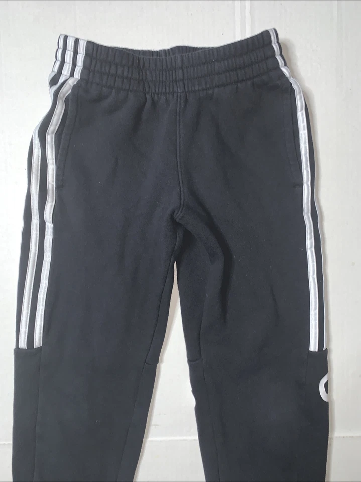 Usado - Pantalones deportivos ajustados Adidas 3 rayas rendimiento niños (talla S) Foto 4 de 4