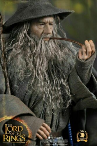 Asmus Toys CRW001 1/6th Der Herr der Ringe Gandalf 2.0 Medizin Actionfigur - Bild 1 von 11