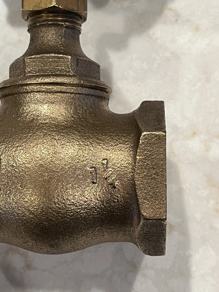 Milwaukee Valve 502 1-1/4” FNPT Bronze Globe Valve 125 SWP, 200 WOG, MADE IN USA - Image 2 of 4