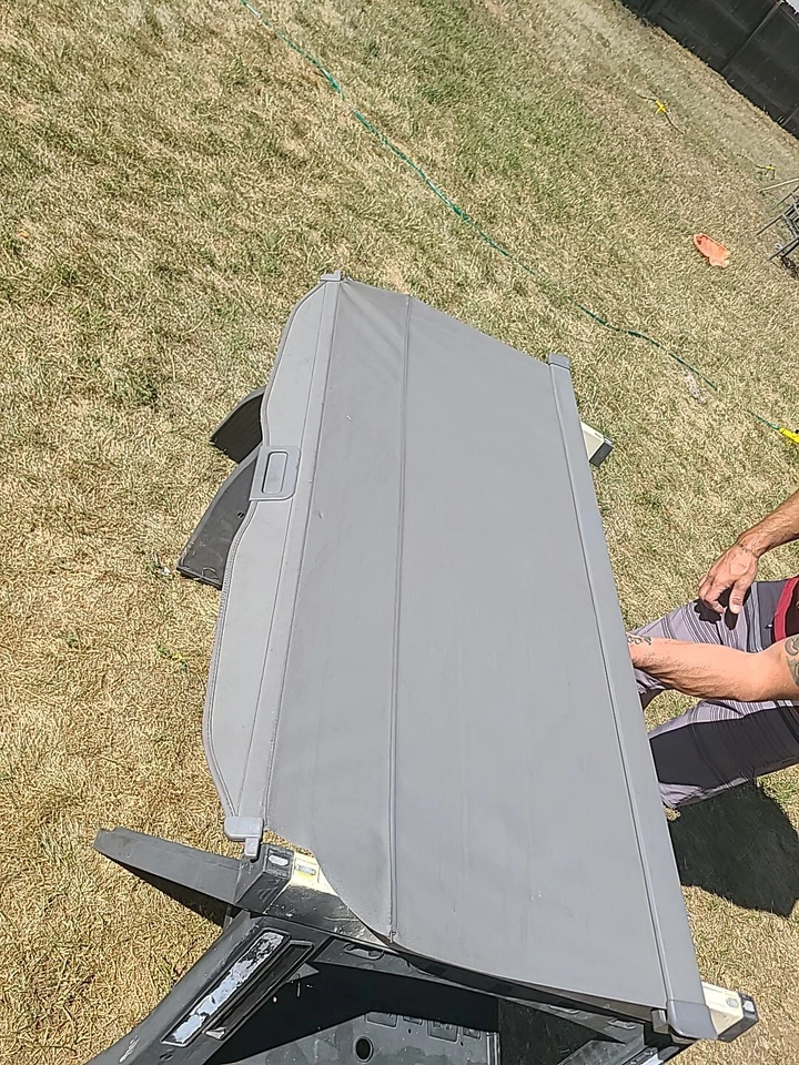 Cubierta de carga trasera retráctil gris Subaru Forester 2003-2008 OEM usada 🤙 Foto 2 de 4