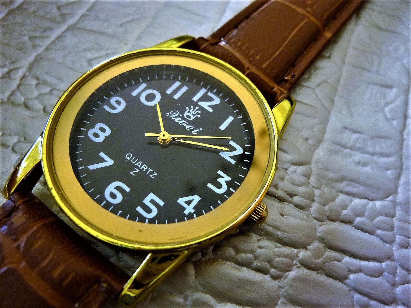 Montre homme militaria 1985 XUVEI étanche avec verre minéral