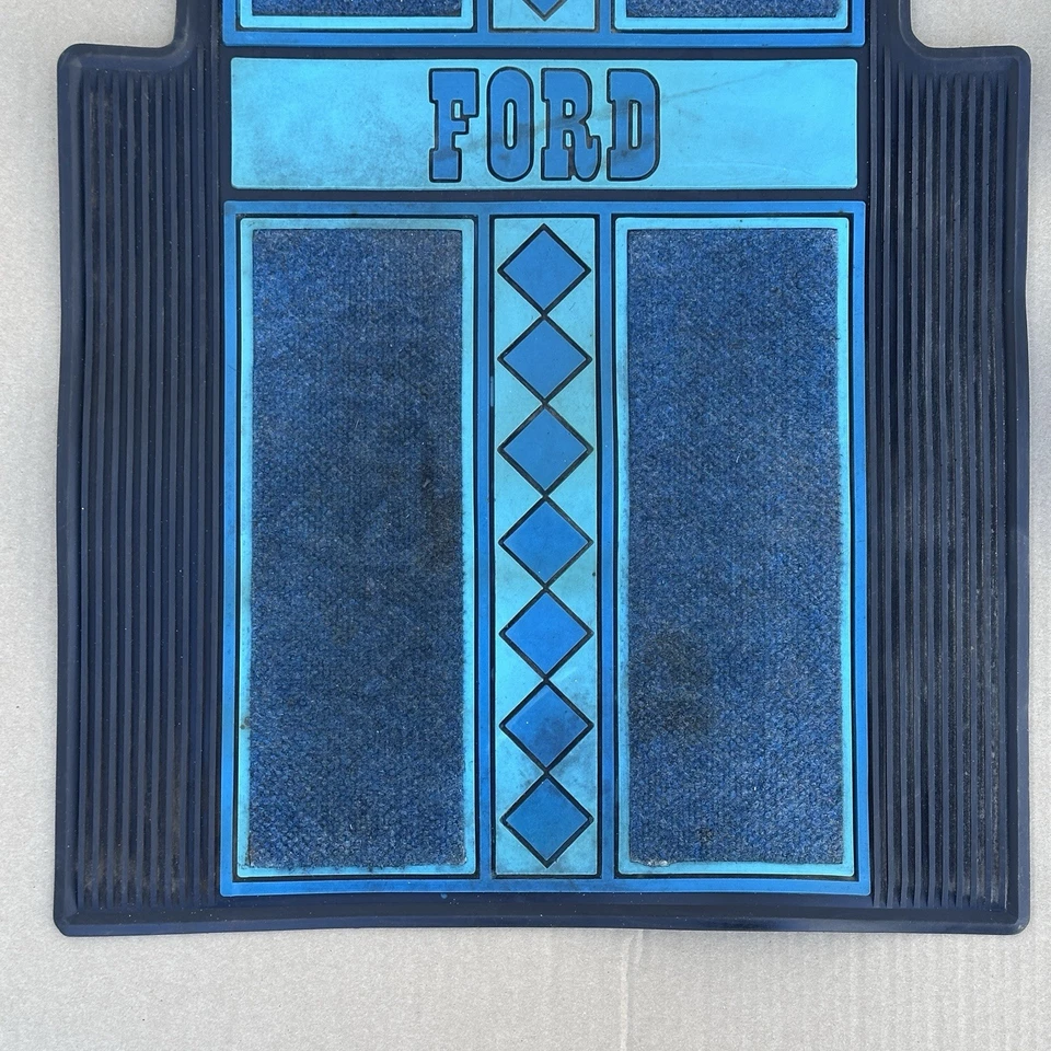 Alfombrilla de goma delantera vintage de plástico color Ford Truck F100 F150 alfombra azul Foto 2 de 4