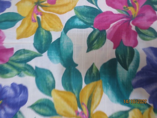 4.5 yds OMEGA TEXTILES Fabric Floral Pattern #5417 Pink Purple Green Yellow - Picture 5 of 9