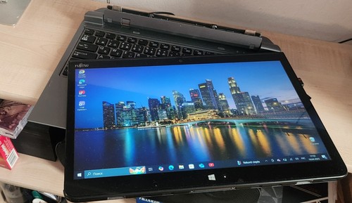 Fujitsu Arrows Q775 - Picture 9 of 13