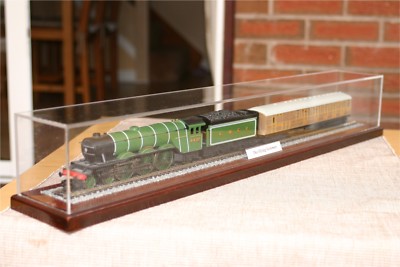 Vitrine für Hornby - Lima - Bachmann - Flying Scotsman & Coach