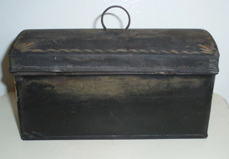 PRIMITIVE ANTIQUE TOLEWARE DOME BOX LUNCHPAIL BREAD BOX SAFE BOXES PAIL RUSTIC - Image 4 of 4