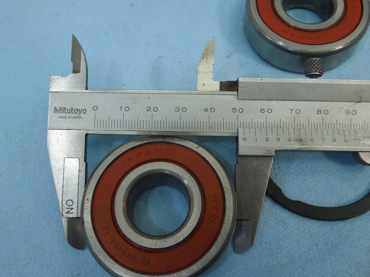 1993 Kawasaki ZX11 ZX1100-D1 rear Wheel Bearings & Retainer Clip