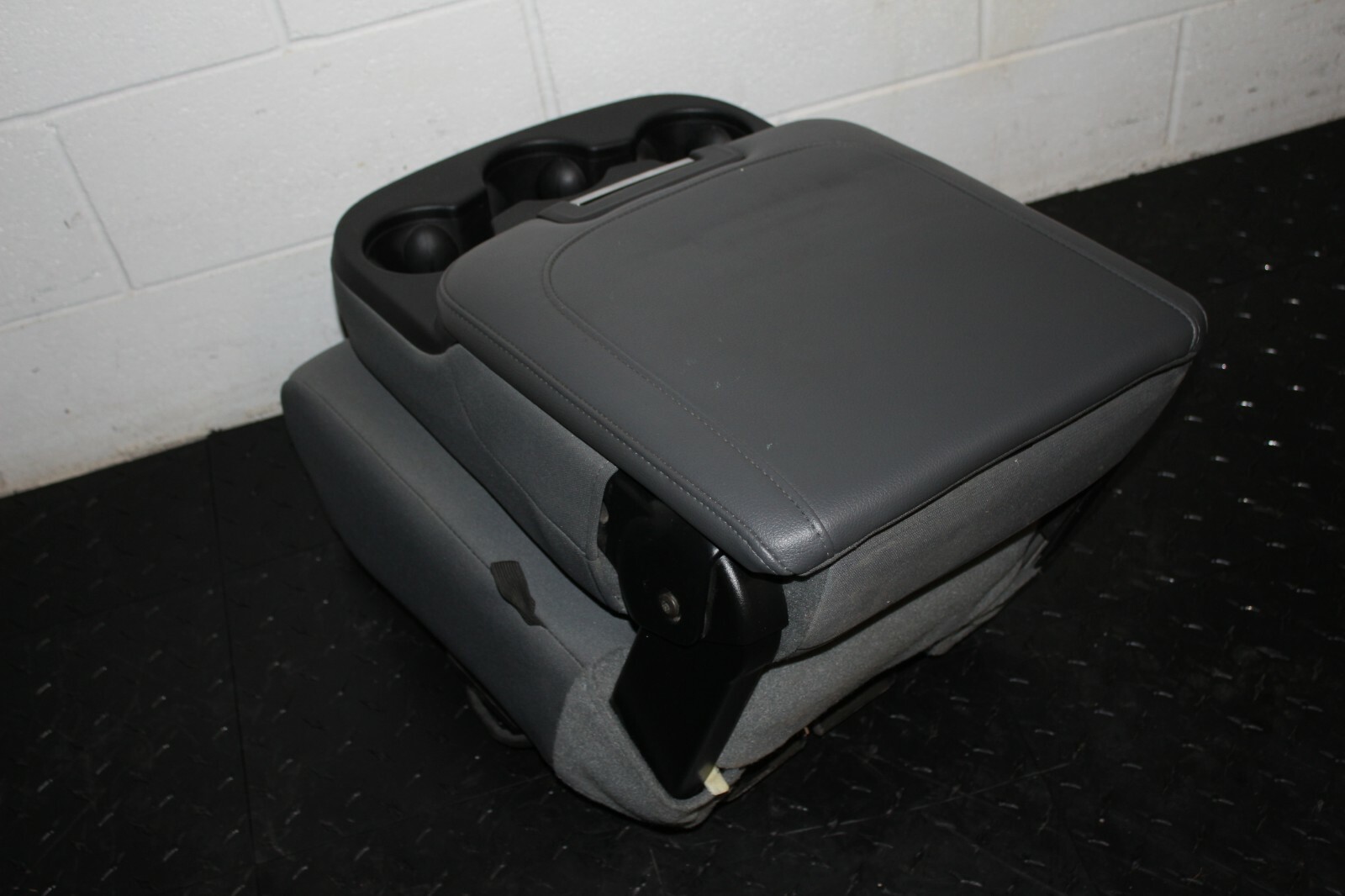 20132016 DODGE RAM CENTER CONSOLE JUMP SEAT W/ CUP HOLDER GREY SINGLE