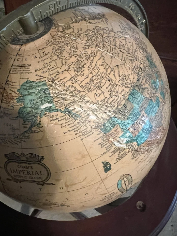 Globo terráqueo giratorio imperial vintage de 12" Cram's en un soporte libre de madera de 36"" Foto 3 de 4
