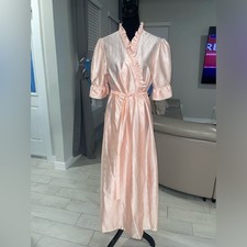 Vintage Van Raalte ruffle detail wrap robe nightgown M