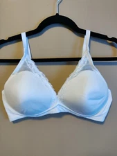 Warners women's size 38C bra white padded adj. straps hook & eye closure lace