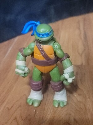 TMNT 2012 Leonardo Teenage Mutant Ninja Turtles Playmates Viacom Action Figure