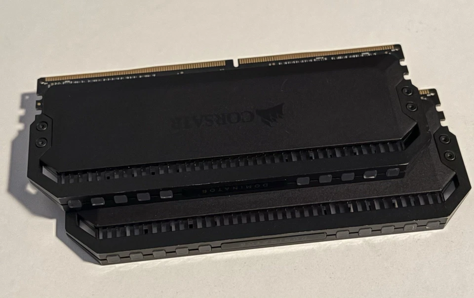 Corsair Dominator Platinum RGB 2x16GB (32GB) DDR4 3200MT CMT64GX4M4C3200C16 - Image 3 of 4