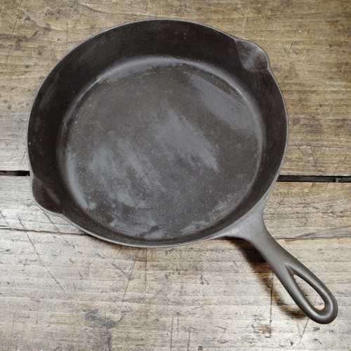Favorite Piqua Ware #10 Cast Iron Skillet Vintage Pan Heat Ring - Little Wobble