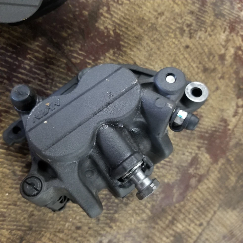 Par de pinzas de freno delanteras Triumph Street Triple 675 2012-2016 - T2020375 Foto 3 de 4