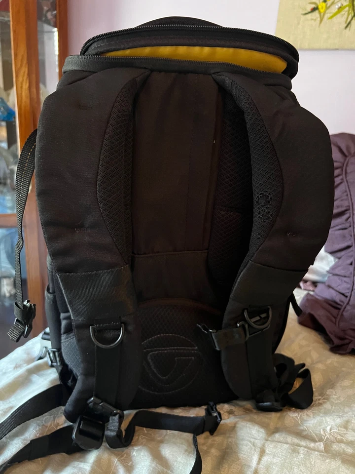 Mochila Vanguard Alta Rise 45 Negra COMO NUEVA, USADA UNA VEZ Foto 2 de 4