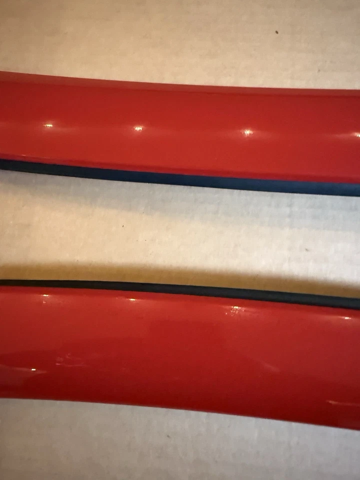 06-12 Mitsubishi Eclipse Parabrisas Pilar Moldura Panel Juego de molduras Par Rojo Foto 3 de 4