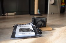 Digitale Foto Und Videokamera Mit Klappbarem Bildschirm