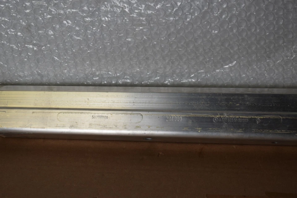 MERCEDES BENZ CLA250 4MATIC PORTAEQUIPAJES DE CONEXIÓN 2014-2026 OEM A 177 622 51 00 Foto 3 de 4