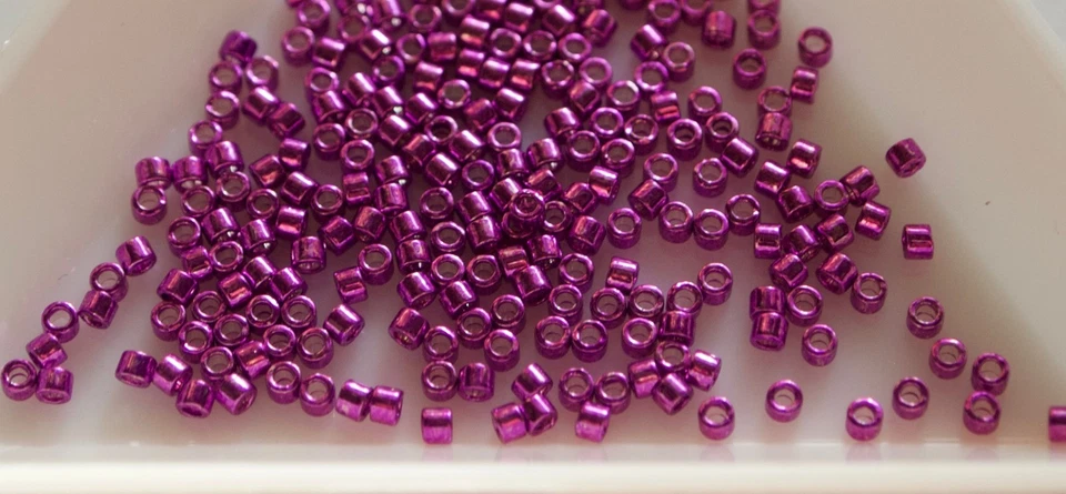 8g Miyuki Delica Galvanizado Magenta 11/0 Semillas Cuentas 0431 Foto 4 de 4