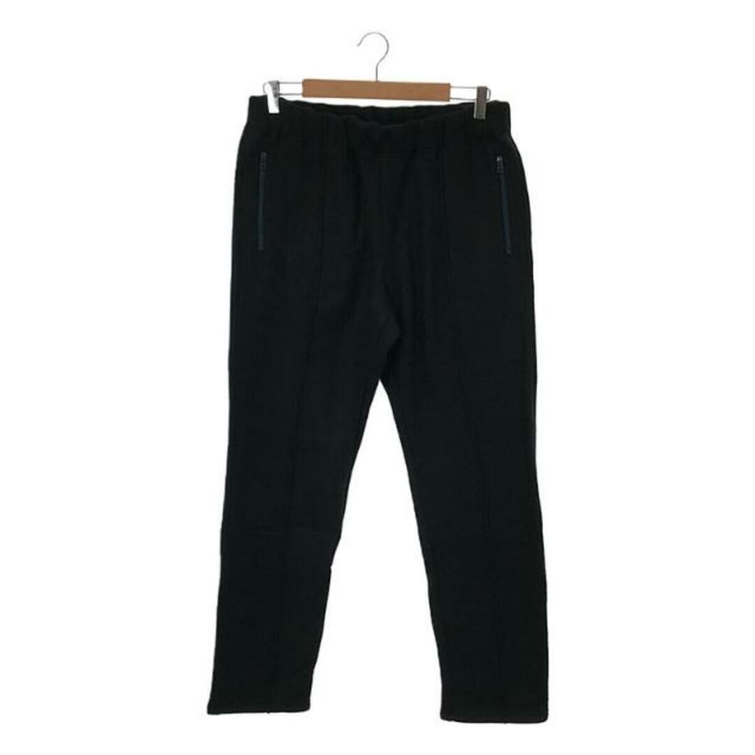 パンツ homeless tailor tigerpants A homeless tailor named Tiger makes pants.