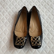 Naturalized Viviana Women  s Comfort Flats Size 6M Black Golden Hardware Comfort