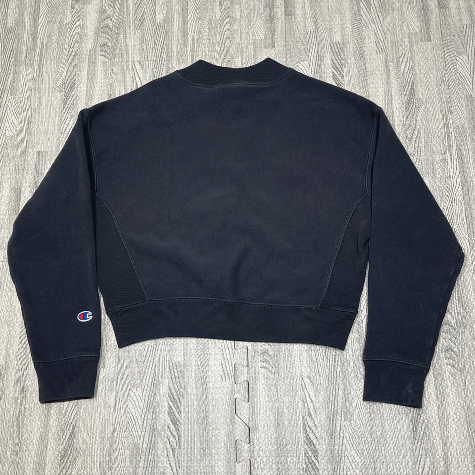 Sudadera Champion tejido inverso recortada (mediana para mujer) negra Foto 2 de 4