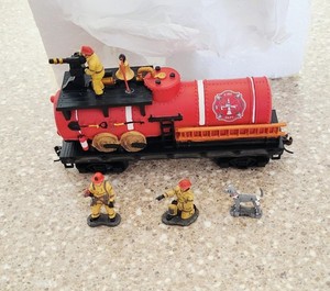 HAWTHORNE VILLAGE FIREFIGHTER HO / ON30 SCALE TANK CAR WITH FIGURES
