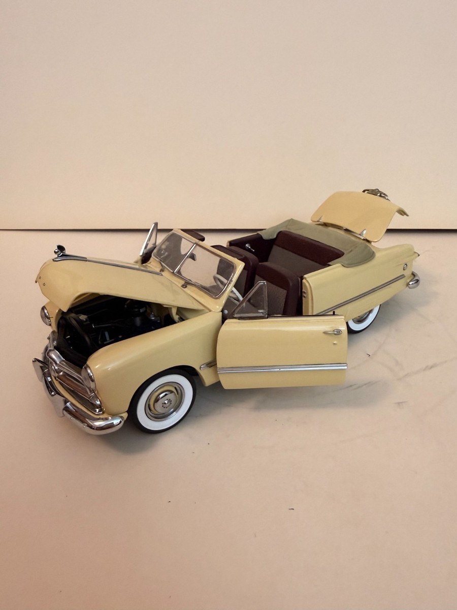 Danbury Mint 1949 Ford Custom Convertible 1:24 Diecast Model Pale