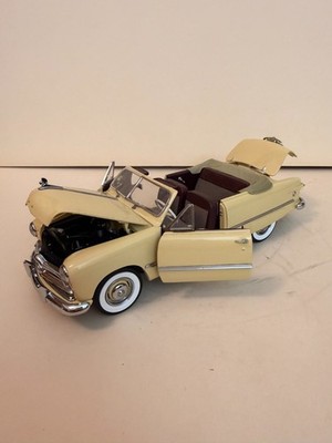 Danbury Mint 1949 Ford Custom Convertible 1:24 Diecast Model Pale