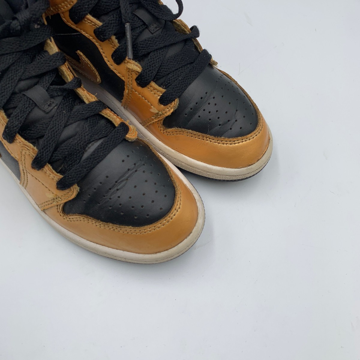 Nike Air Jordan 1 Mid SE DR6968-071 Youth 1 Shoes Gold Black Basketball Sneakers thumbnail 4