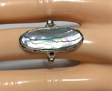 VINTAGE STERLING SILVER RING WITH LARGE MOTHER OF PEARL STONE SZ 6 D10
