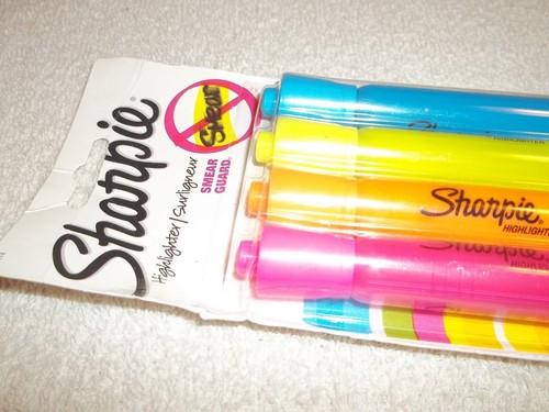 Vtg 2011 Unopened Package Of 4 SHARPIE SMEARGUARD HIGHLIGHTER COLORED MARKERS - Picture 2 of 6