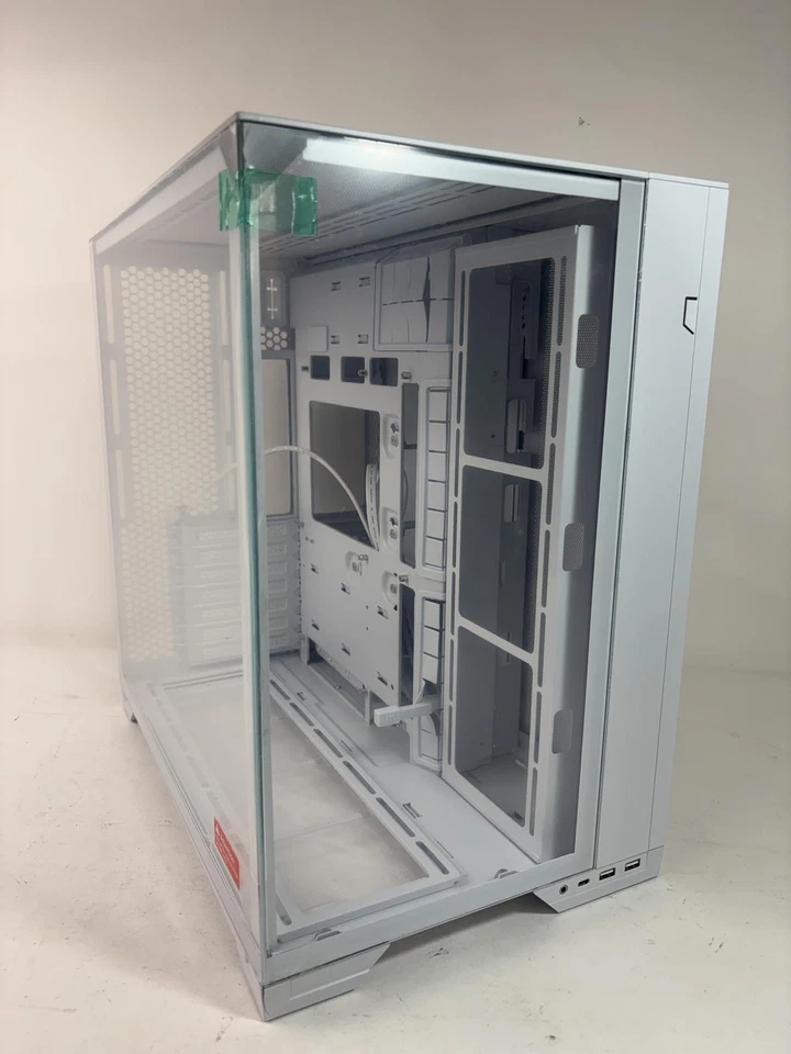 Lian Li O11Vision Compact White-Steel-Tempered Glass ATX Mid Tower Computer - Image 2 of 4
