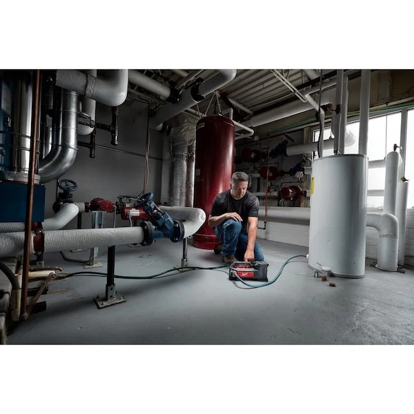 Bomba de transferencia inalámbrica Milwaukee Tool 2771-20 18V: 8 Gpm, 75 pies de cabezal, desnuda Foto 3 de 4