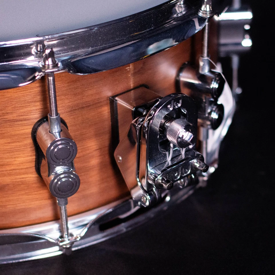 Tambor híbrido PDP 14" x 5,5" LTD 20 capas de arce/nogal, satinado natural Foto 2 de 3