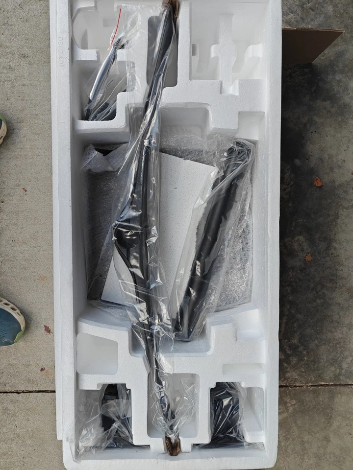 Ergotron DS100 Dual-Monitor Desk Stand Horizontal 33-322-200 - Image 3 of 3