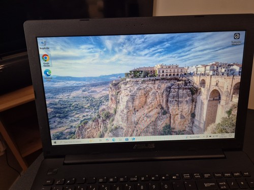 Asus X553M 15.6" Intel Pentium N3540 8GB RAM - 256GB SSD - Black - Picture 2 of 9