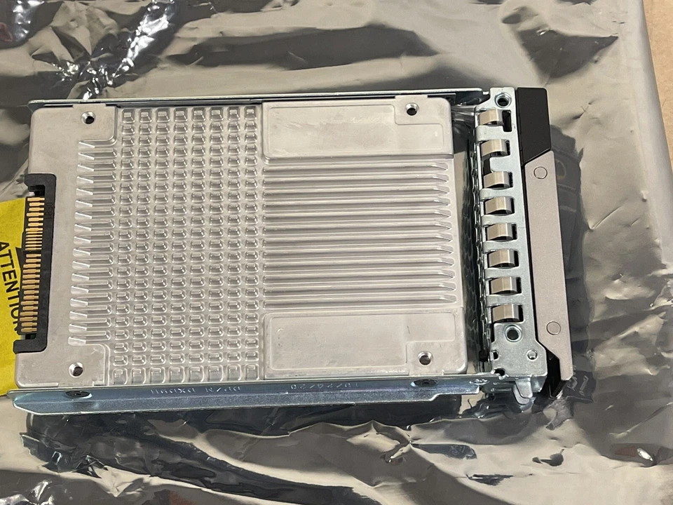 Dell Intel DC P4610 1.6TB 2.5 NVMe SSD 12.25 PBW U2 15mm Mixed Use PCI-e 3.1 x4 - Image 4 of 4