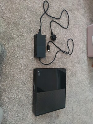 Microsoft Xbox One 500GB Heimkonsole - Schwarz mit Spielen. 5 Nagelneue 