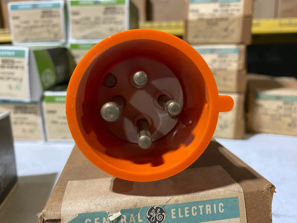 Set of GE (1) GE430P12 Plug & (1) GE430R12 Receptical 30A 125/250V, Pin & Sleeve - Image 3 of 4