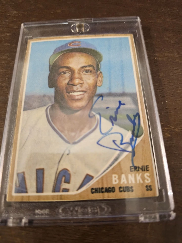 *AUTOGRAPHED* 1962 Topps - Ernie Banks #25 Nicely Centered Clean Corners - Image 3 of 4