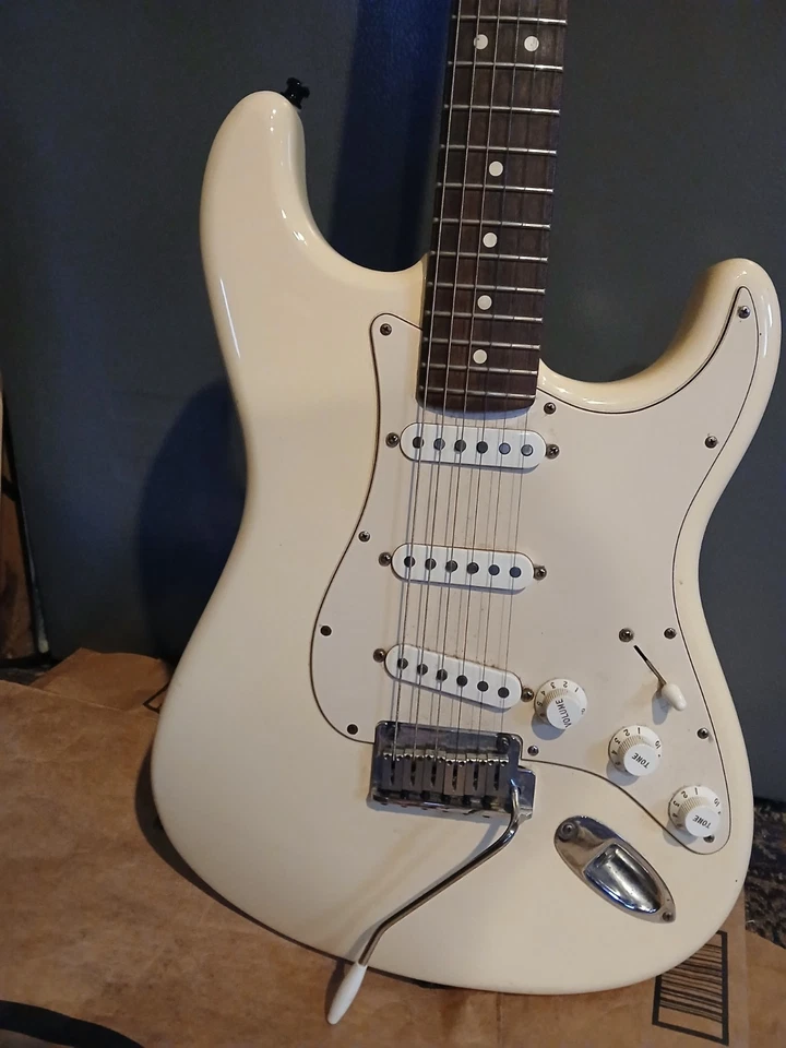 Fender USA American Stratocaster 2006 Rosewood Fretboard TSA 002 Hardshell Case - Image 2 of 4