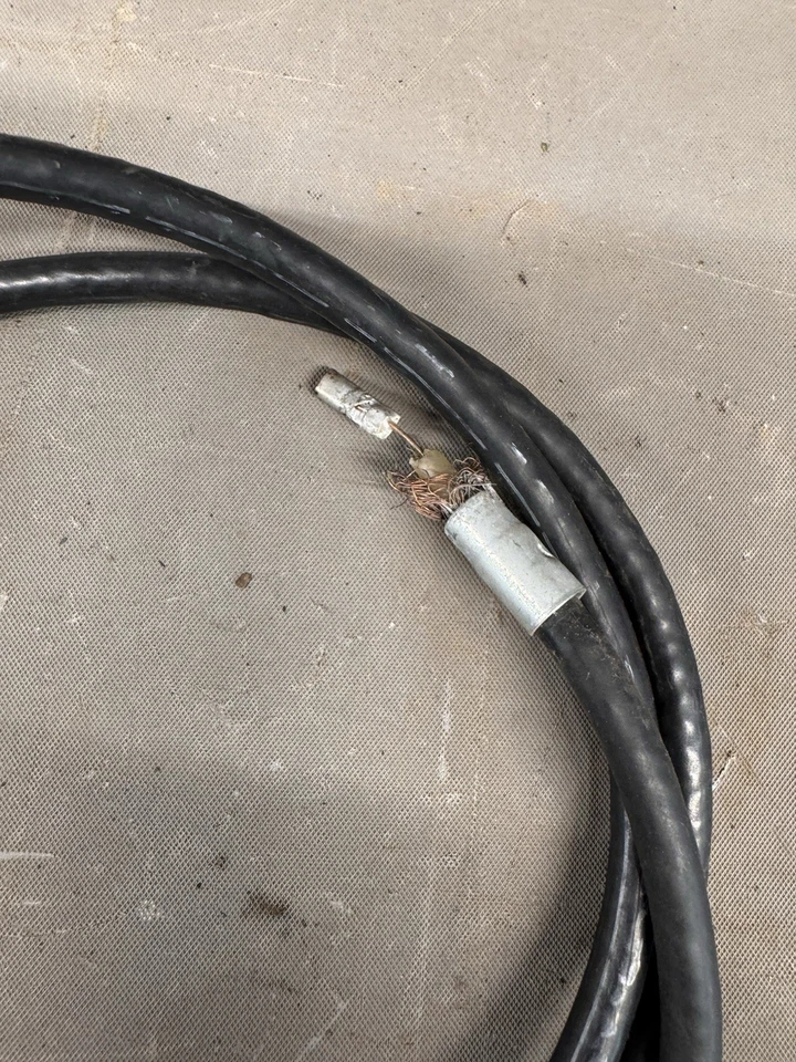 Ford Galaxie Fairlane Mustang 1965-1977 guardabarros base montaje moldura Torino equipo original Foto 3 de 4