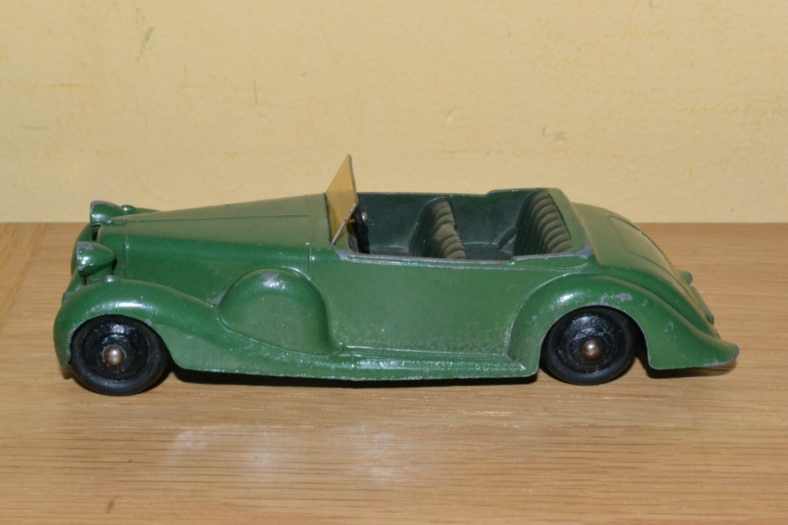 dinky toys berline ancienne (rare) Lagonda