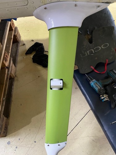 ✈️ CESSNA 172 NEW RIGHT Main Gear Leg Fairing 0541193-8 - Picture 3 of 9